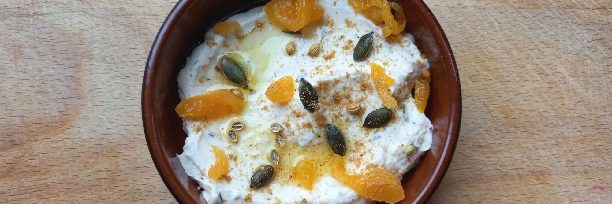 Labneh aux abricots et graines de courge