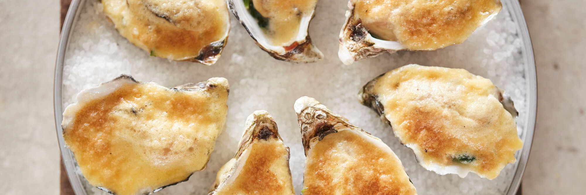 Gebakken oesters met spek en croutons