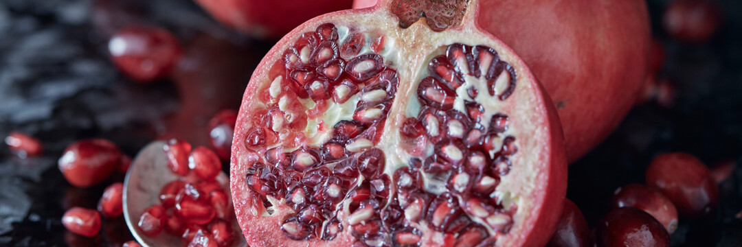 Granaatappel, exotisch fruit met pit