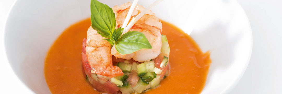 Gazpacho en gebakken scampi's