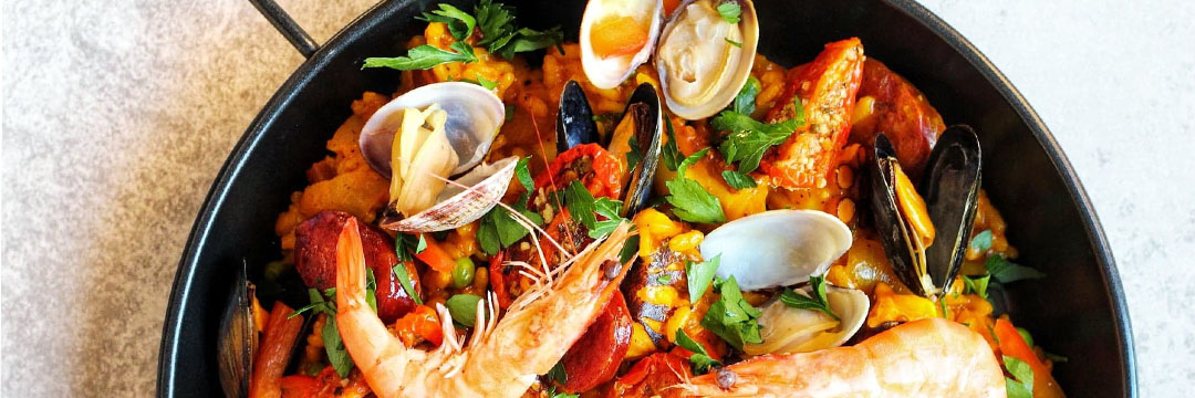 Paella met zeevruchten