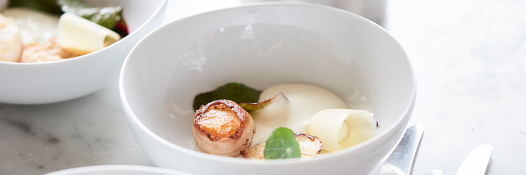 Sint-jakobsvruchten, lardo di Colonnata, boleten en espuma met comté